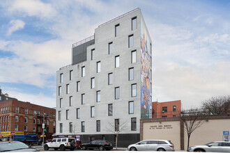 8 Saint Marks Pl in Brooklyn, NY - Building Photo - Building Photo