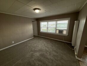 206 Locust St, Unit 7 in Burlington, IA - Building Photo - Building Photo