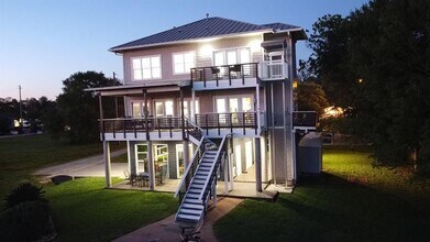 814 Hall Ave in Seabrook, TX - Building Photo - Building Photo