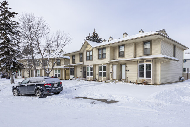 Deerfield Gardens in Calgary, AB - Building Photo - Building Photo