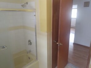 205 Rowland Ave, Unit 2 in Clifton, NJ - Building Photo - Building Photo