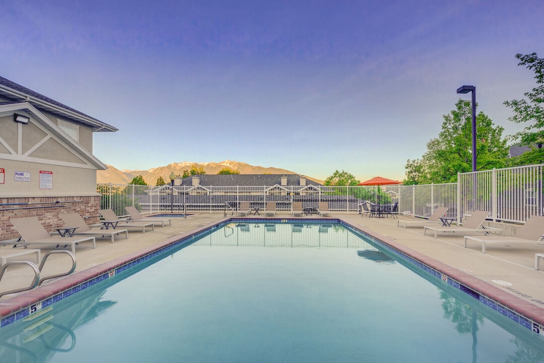River Oaks in West Jordan, UT - Foto de edificio