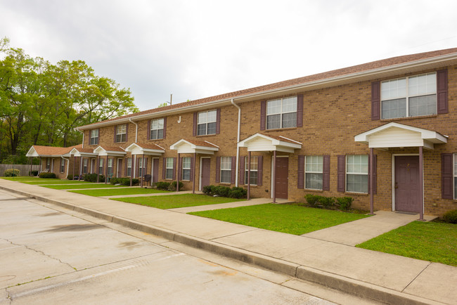 Palisades Apartments in Mobile, AL - Foto de edificio - Building Photo