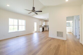 3524 Paradise Ridge Way in Knoxville, TN - Foto de edificio - Building Photo
