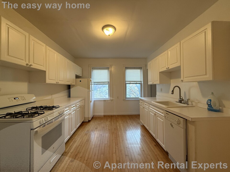 14 Centre St in Cambridge, MA - Building Photo