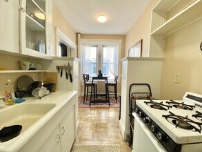 1641 Commonwealth Ave, Unit 11 in Boston, MA - Foto de edificio - Building Photo