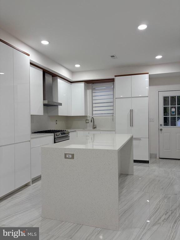 property at 726 Roxboro Pl NW