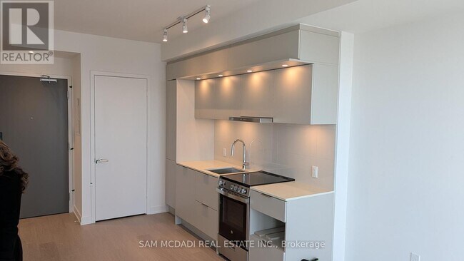 448 Burnhamthorpe Rd W in Mississauga, ON - Building Photo - Building Photo