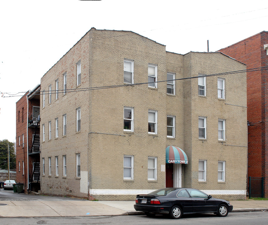 Fan Apartments in Richmond, VA - Building Photo