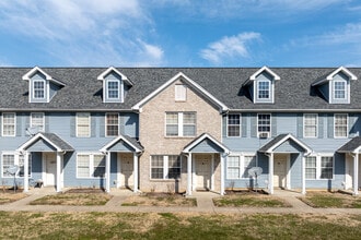 Bayshore Townhomes in Louisville, KY - Foto de edificio - Building Photo