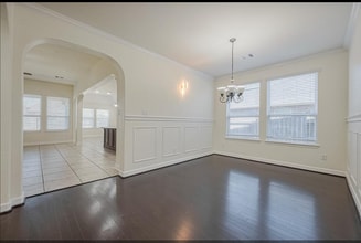 2011 Fern River Ct in Richmond, TX - Foto de edificio - Building Photo