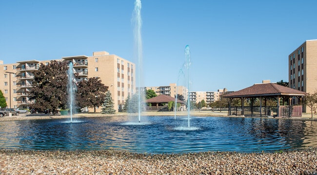 Indian Hills Senior Community in Euclid, OH - Foto de edificio - Building Photo