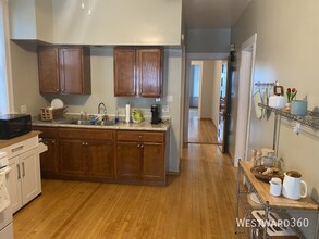 2252 W Leland Ave-Unit -#1 in Chicago, IL - Building Photo - Building Photo