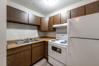 Timber Creek Apartments in Niles, OH - Building Photo - Interior Photo