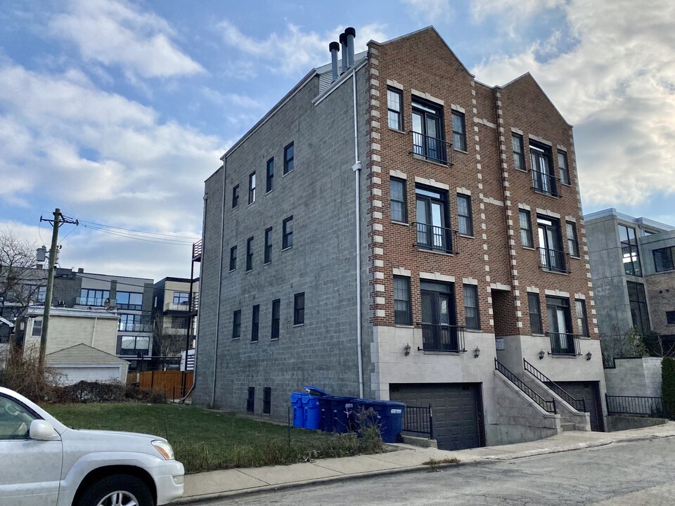 507-09 Hartland in Chicago, IL - Building Photo