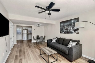 6314 Old Pineville Rd, Unit B in Charlotte, NC - Building Photo