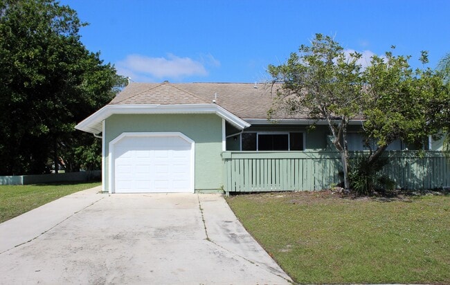 property at 1790 SE Ryecroft Ct