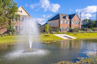 Mirror Lake Townhomes in Pearland, TX - Foto de edificio - Building Photo