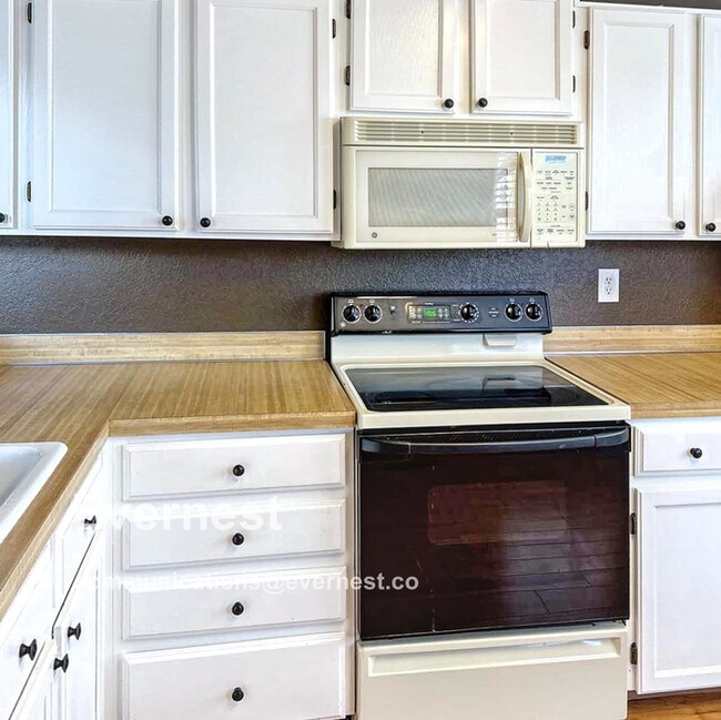 10001 E Evans Ave in Denver, CO - Building Photo - Building Photo