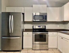 407 Cedar Crk Dr in Jacksonville, NC - Building Photo - Building Photo