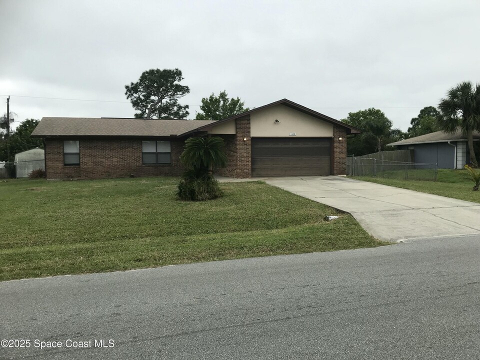 1488 Wigmore St SE in Palm Bay, FL - Building Photo