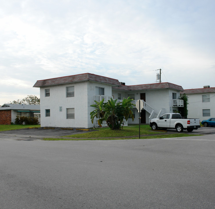 3750 SW 63rd Ave in Fort Lauderdale, FL - Building Photo