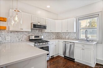 565 W Saratoga St in Ferndale, MI - Foto de edificio - Building Photo