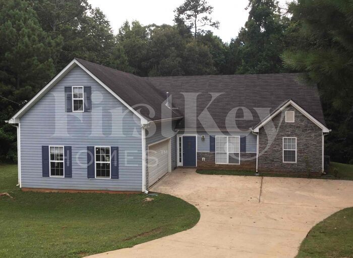 290 Saratoga Ct in Covington, GA - Foto de edificio