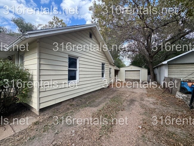 property at 1004 E 9th St