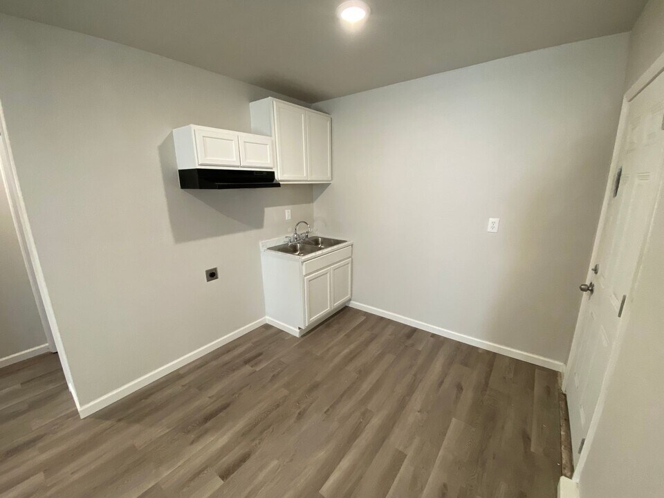 1903 16th St-Unit -1903 16th - Rear in Lubbock, TX - Building Photo