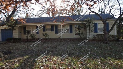 8432 Sagamore Rd in Leawood, KS - Building Photo - Building Photo