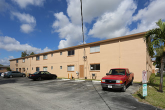 Enclave At Crown Park in Lake Worth, FL - Building Photo - Building Photo