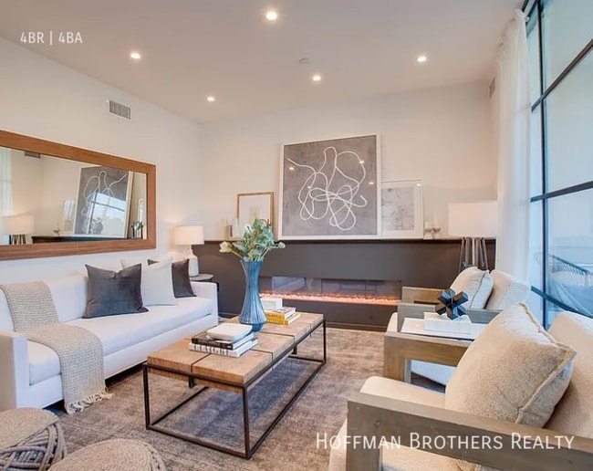 property at 1254 N Las Palmas Ave