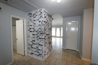 963 Creekside Drive in Tyler, TX - Building Photo - Building Photo