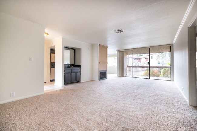 2564 Navarra Dr in Carlsbad, CA - Building Photo - Building Photo
