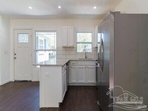 4513 Versailles Dr in Pensacola, FL - Building Photo - Building Photo
