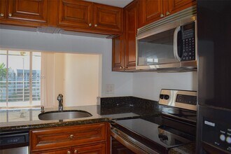 9230 Lagoon Pl in Davie, FL - Building Photo - Building Photo