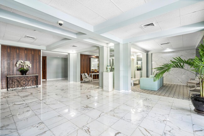 2860 S Ocean Blvd in Palm Beach, FL - Foto de edificio - Building Photo