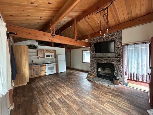 728 Vista in Sugarloaf, CA - Foto de edificio - Building Photo