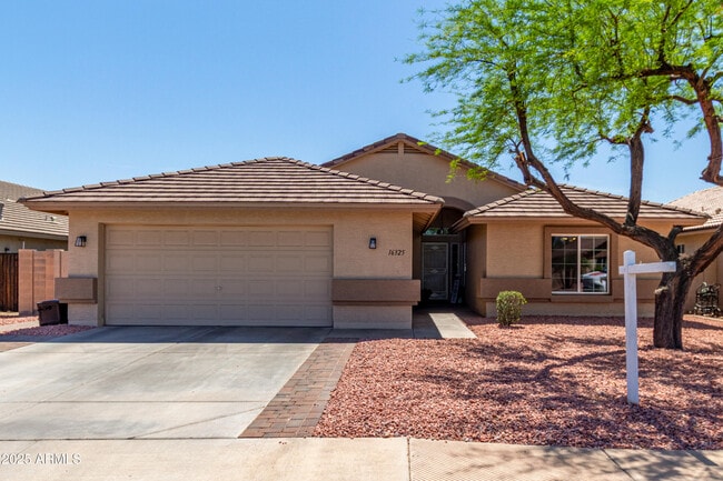 16325 W Paradise Ln in Surprise, AZ - Building Photo - Building Photo