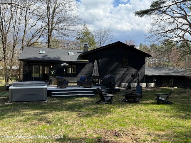 13 Arnold Dr in Woodstock, NY - Building Photo - Building Photo