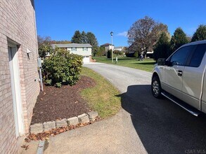 120-122 Berkey Dr in Johnstown, PA - Building Photo - Building Photo