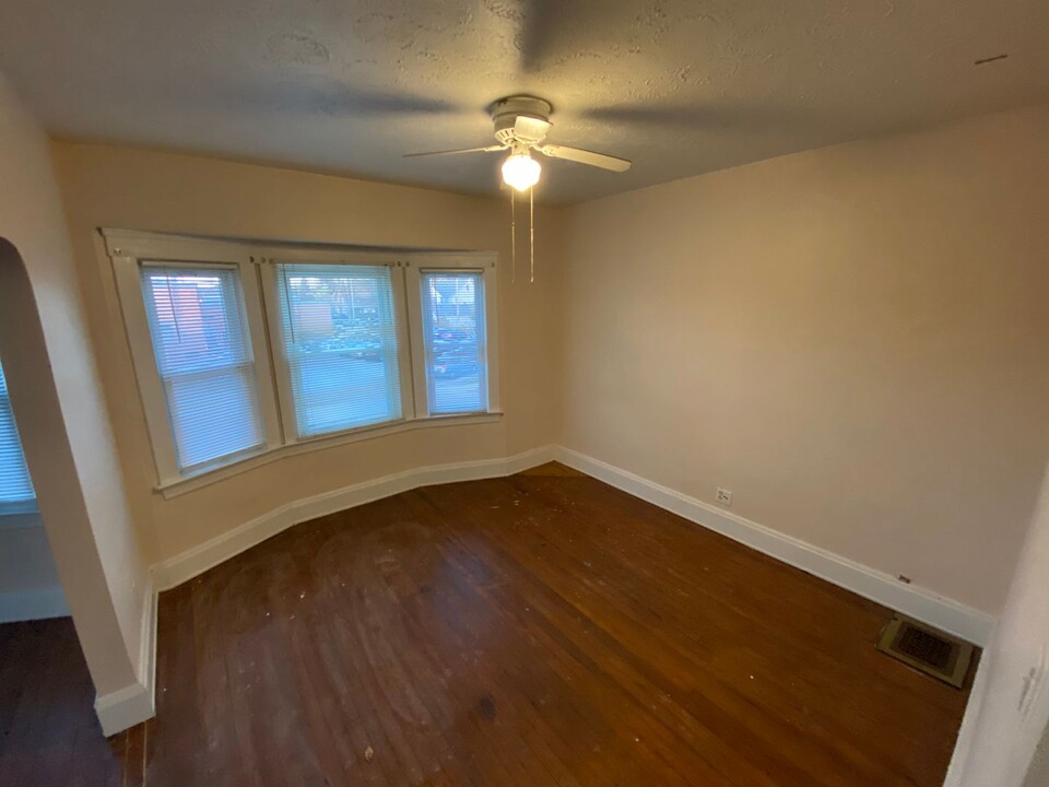 4001 Daisy Ave, Unit Up in Cleveland, OH - Building Photo