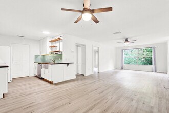 8356 SE Croft Cir in Hobe Sound, FL - Foto de edificio - Building Photo