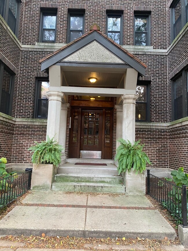 property at 917 W Margate Ter