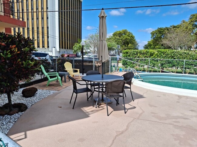 5050 Bayview Dr in Fort Lauderdale, FL - Building Photo - Building Photo