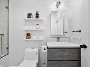 5514 Simpson Ave in Los Angeles, CA - Building Photo - Building Photo