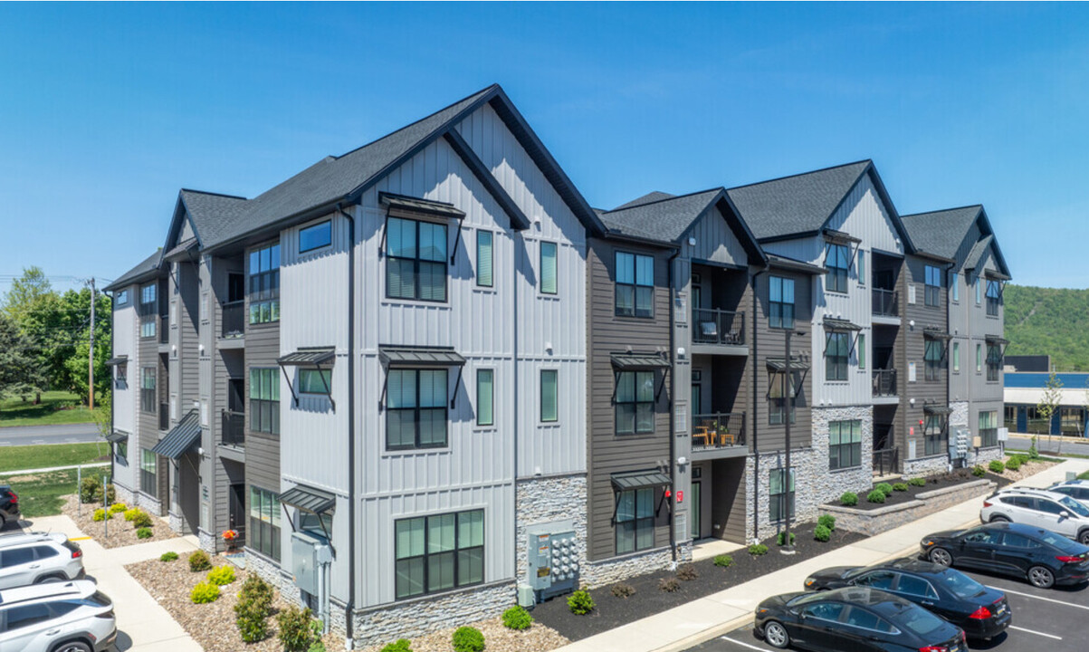 Red Mill Crossings in Goldsboro, PA - Foto de edificio