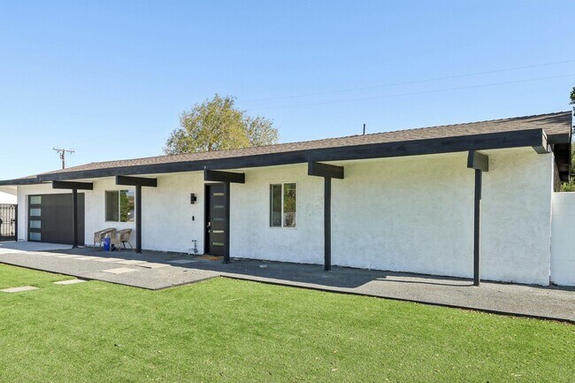 3010 N Chuperosa Rd in Palm Springs, CA - Building Photo - Building Photo