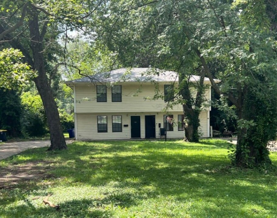 7811 E 86th St in Raytown, MO - Foto de edificio